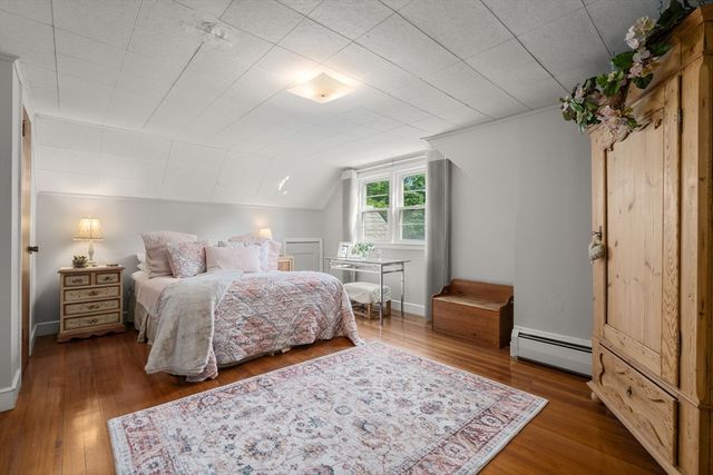 11 Country Rd, Brookline, MA 02467