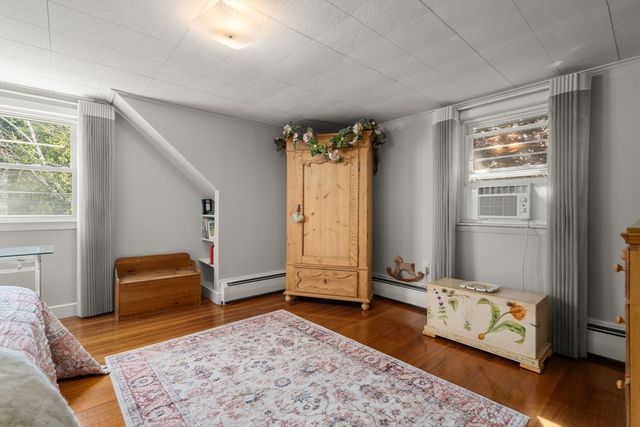 11 Country Rd, Brookline, MA 02467