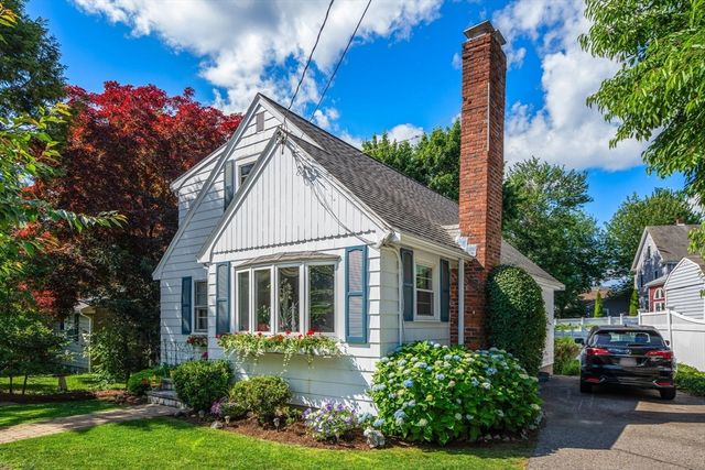 11 Country Rd, Brookline, MA 02467