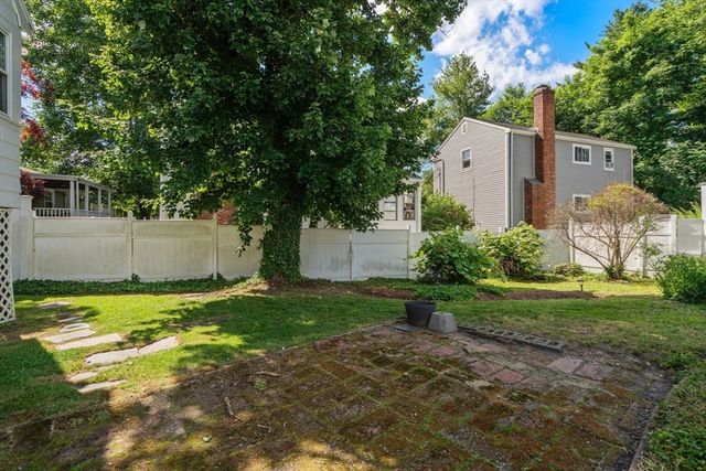 11 Country Rd, Brookline, MA 02467