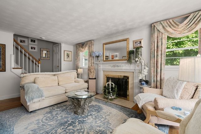11 Country Rd, Brookline, MA 02467