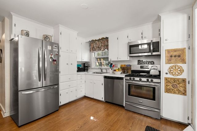 11 Country Rd, Brookline, MA 02467