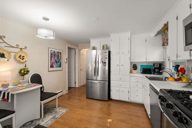 11 Country Rd, Brookline, MA 02467