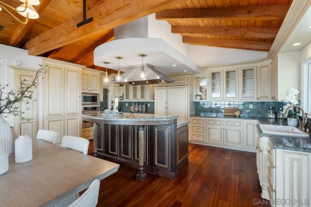 3235 Harbor View Dr, San Diego, CA 92106