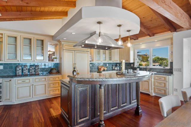 3235 Harbor View Dr, San Diego, CA 92106