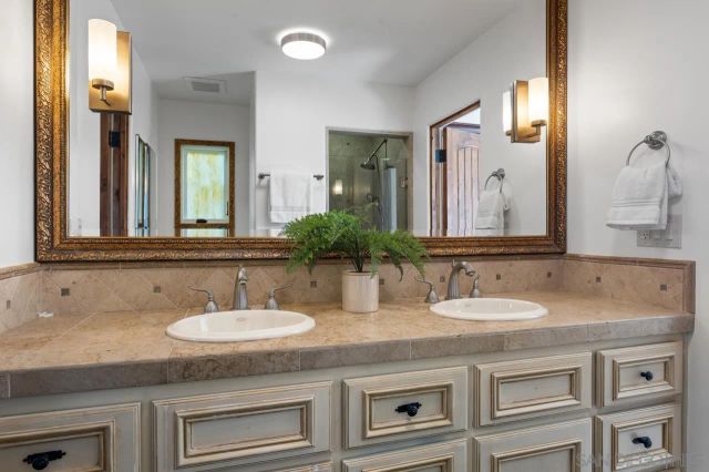 3235 Harbor View Dr, San Diego, CA 92106