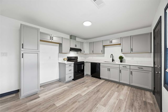 9723 Oldcrest Drive, Stafford, TX 77477