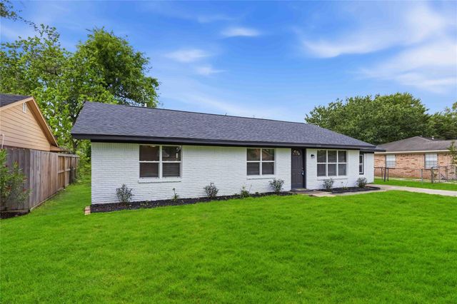 9723 Oldcrest Drive, Stafford, TX 77477