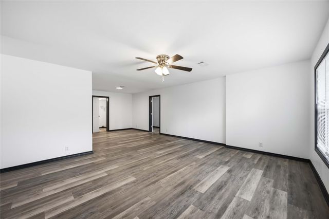 9723 Oldcrest Drive, Stafford, TX 77477