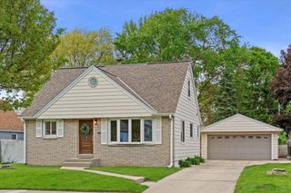 8706 W Arthur AVENUE, West Allis, WI 53227