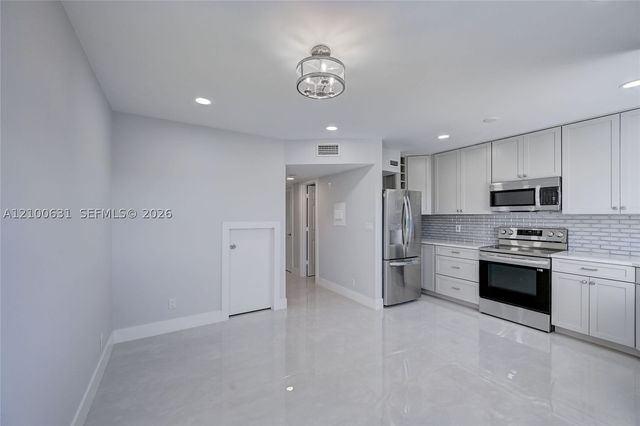 505 NE 20th Ave 211, Deerfield Beach, FL 33441