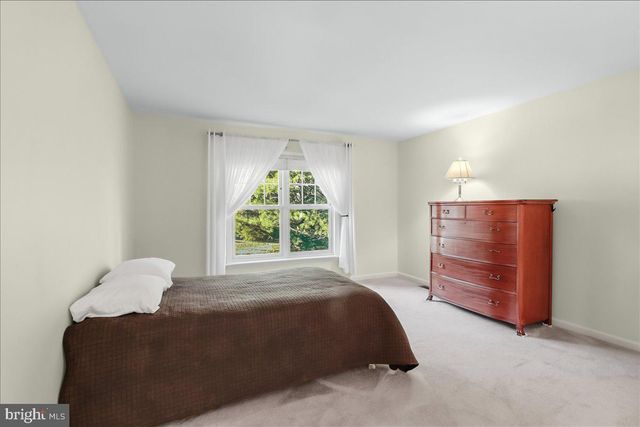 9 PARKSIDE DR, Elverson, PA 19520