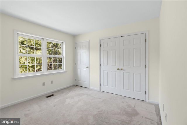 9 PARKSIDE DR, Elverson, PA 19520