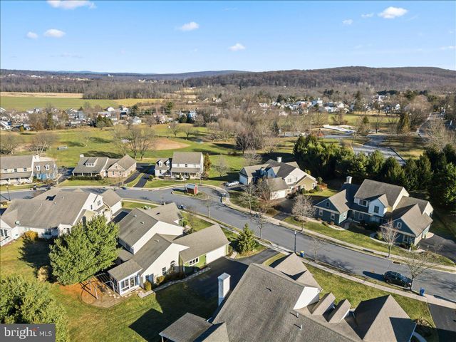 9 PARKSIDE DR, Elverson, PA 19520