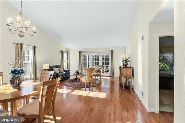 9 PARKSIDE DR, Elverson, PA 19520