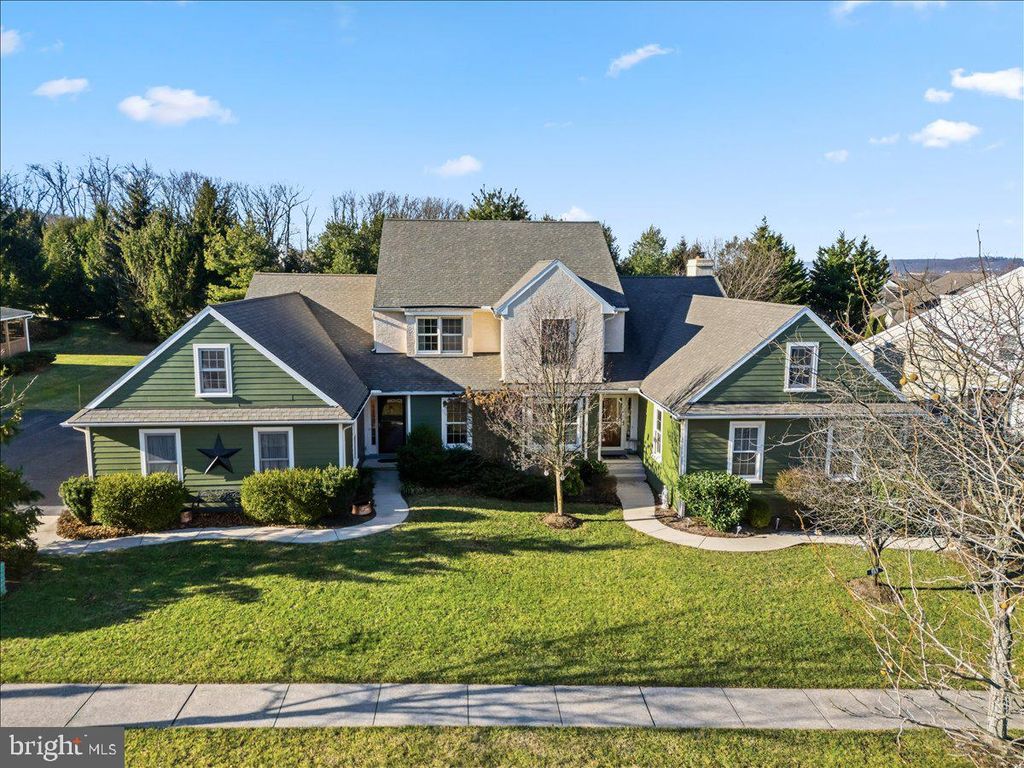 Image 1 of property listing at 9 PARKSIDE DR, Elverson, PA 19520