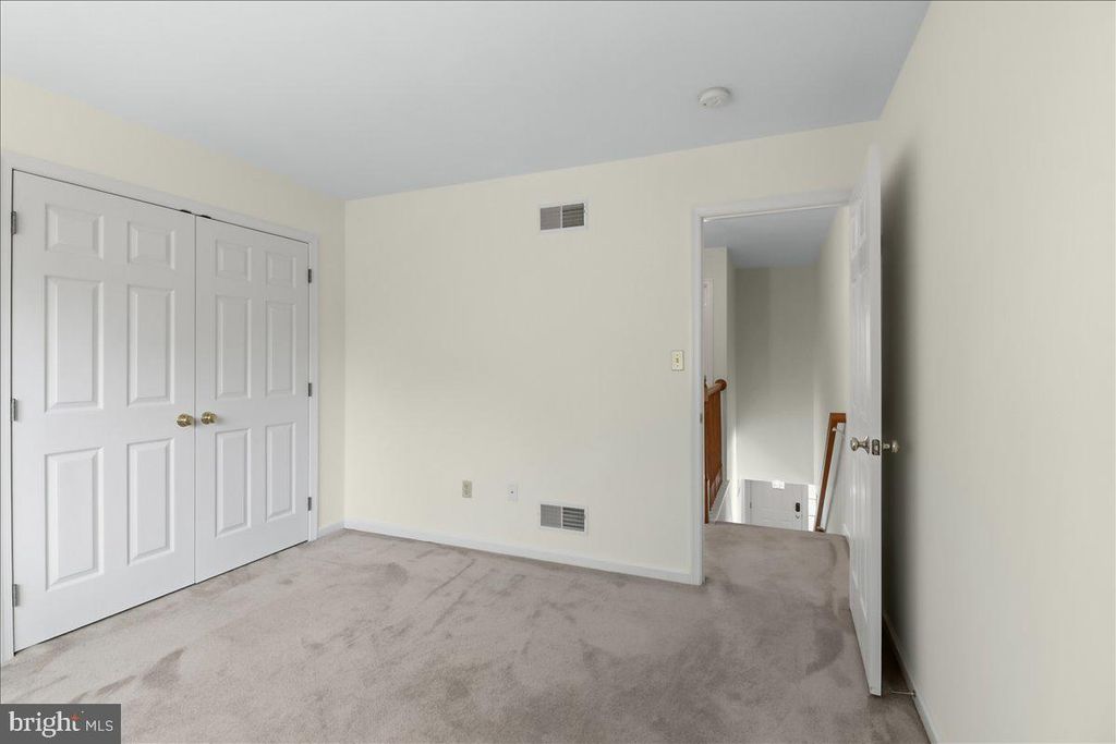 Image 19 of property listing at 9 PARKSIDE DR, Elverson, PA 19520