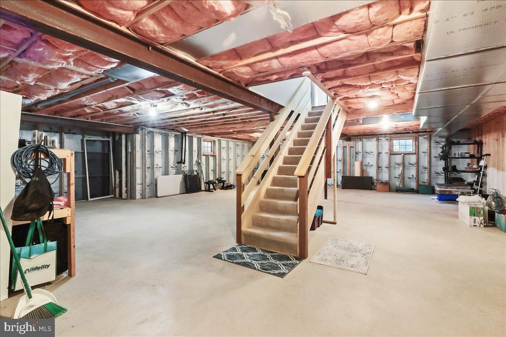 Image 24 of property listing at 9 PARKSIDE DR, Elverson, PA 19520