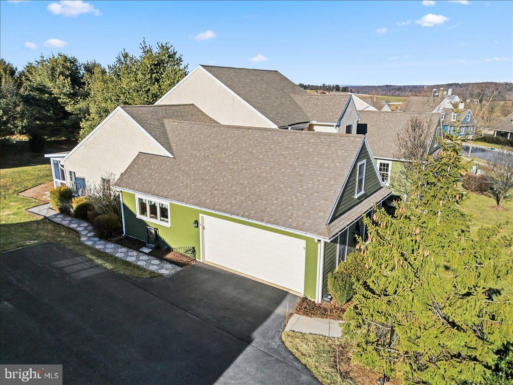 Image 26 of property listing at 9 PARKSIDE DR, Elverson, PA 19520