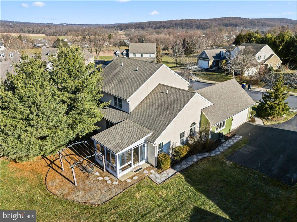 Image 28 of property listing at 9 PARKSIDE DR, Elverson, PA 19520