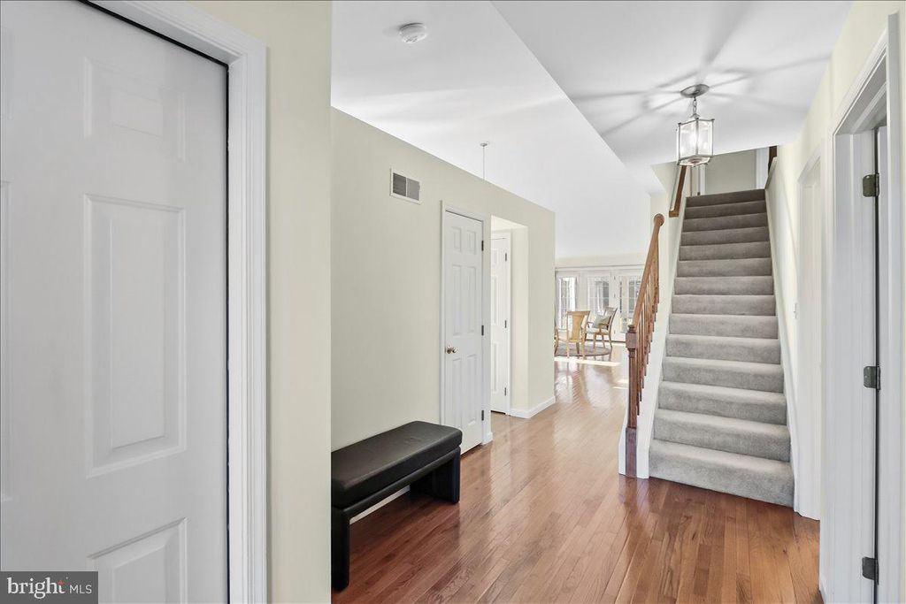 Image 3 of property listing at 9 PARKSIDE DR, Elverson, PA 19520