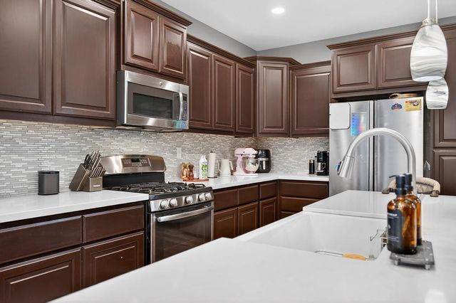 894 Blossom Rock Ln, Folsom, CA 95630