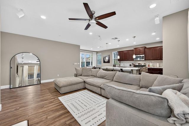 894 Blossom Rock Ln, Folsom, CA 95630