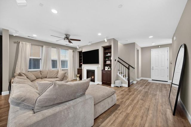 894 Blossom Rock Ln, Folsom, CA 95630