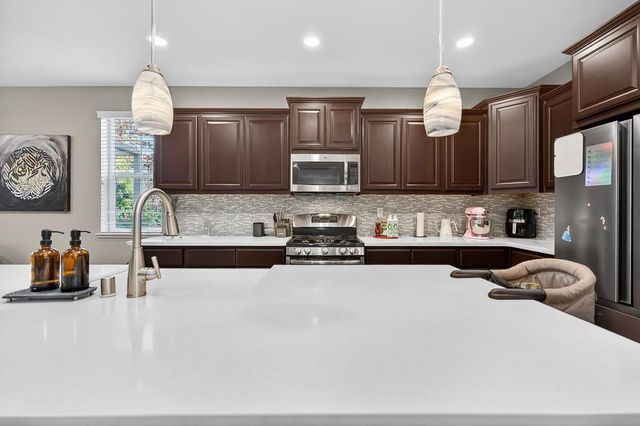 894 Blossom Rock Ln, Folsom, CA 95630