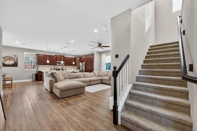 894 Blossom Rock Ln, Folsom, CA 95630