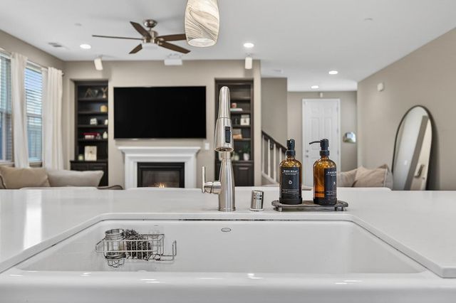 894 Blossom Rock Ln, Folsom, CA 95630