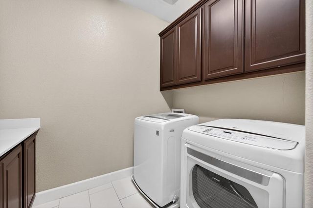 894 Blossom Rock Ln, Folsom, CA 95630