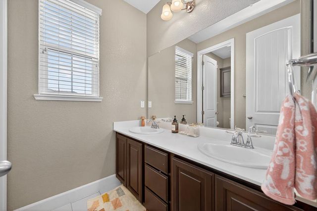 894 Blossom Rock Ln, Folsom, CA 95630