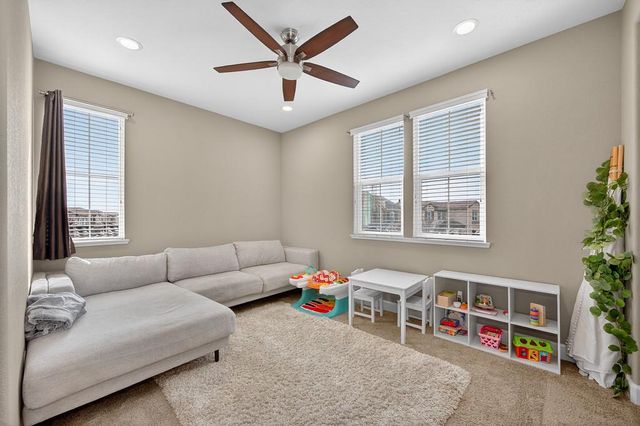 894 Blossom Rock Ln, Folsom, CA 95630