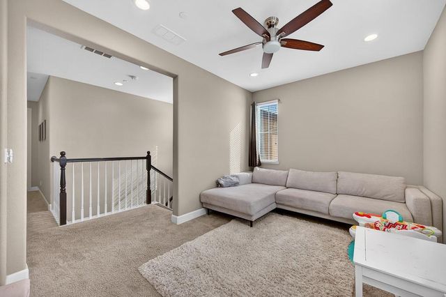 894 Blossom Rock Ln, Folsom, CA 95630