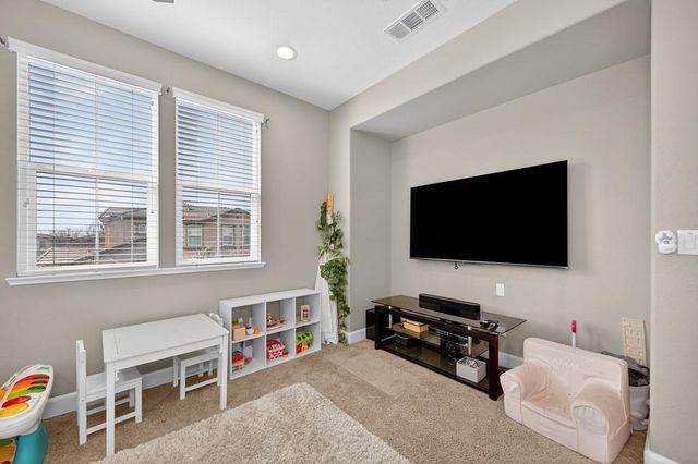 894 Blossom Rock Ln, Folsom, CA 95630