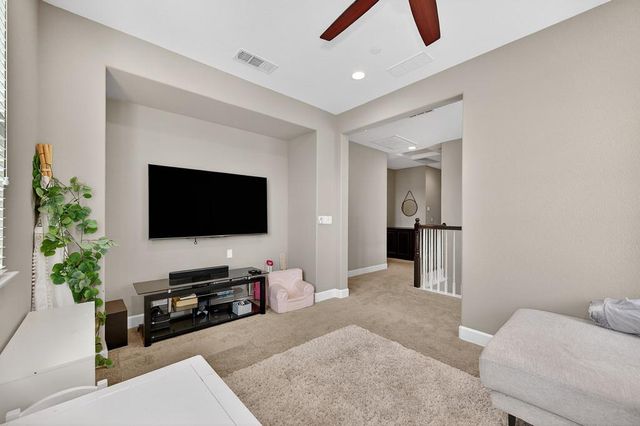 894 Blossom Rock Ln, Folsom, CA 95630