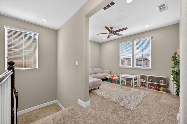 894 Blossom Rock Ln, Folsom, CA 95630