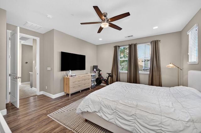 894 Blossom Rock Ln, Folsom, CA 95630