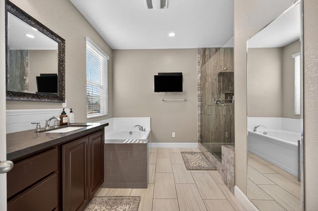 894 Blossom Rock Ln, Folsom, CA 95630