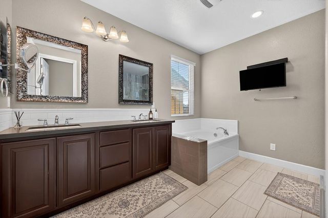 894 Blossom Rock Ln, Folsom, CA 95630