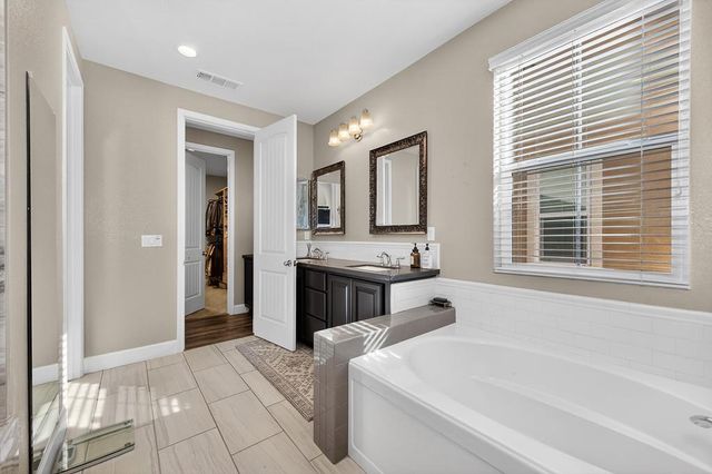 894 Blossom Rock Ln, Folsom, CA 95630