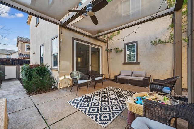 894 Blossom Rock Ln, Folsom, CA 95630