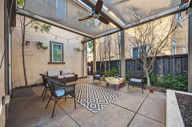 894 Blossom Rock Ln, Folsom, CA 95630