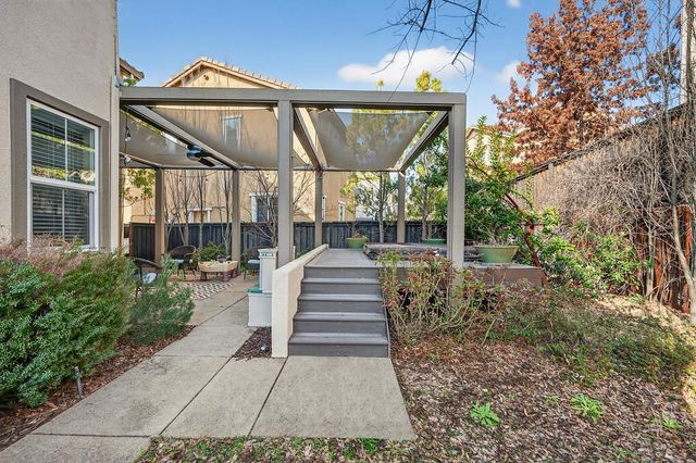 894 Blossom Rock Ln, Folsom, CA 95630