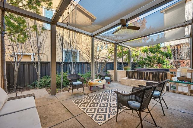 894 Blossom Rock Ln, Folsom, CA 95630