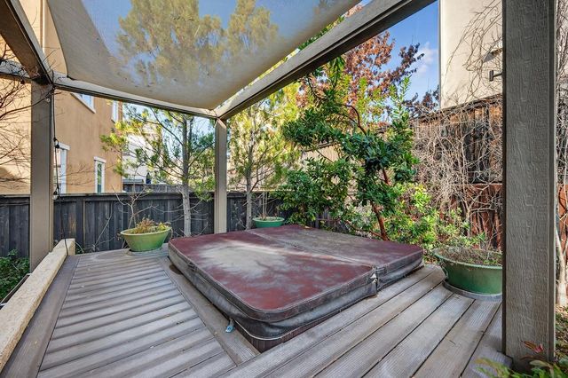 894 Blossom Rock Ln, Folsom, CA 95630