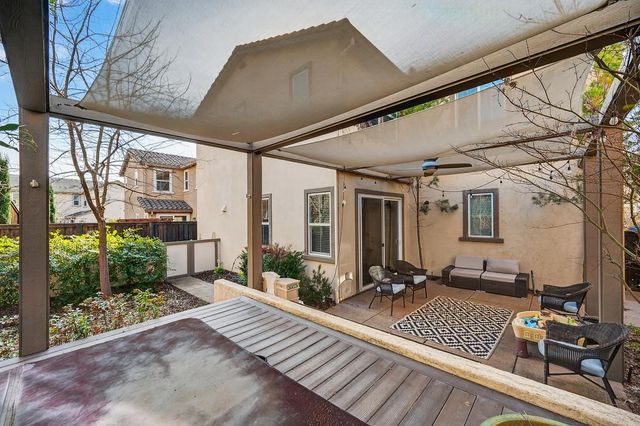 894 Blossom Rock Ln, Folsom, CA 95630