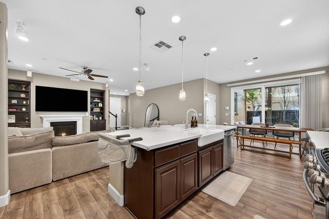 894 Blossom Rock Ln, Folsom, CA 95630