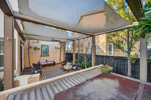 894 Blossom Rock Ln, Folsom, CA 95630